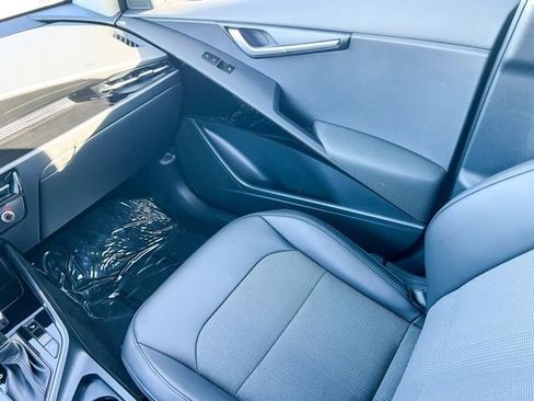 Certified 2024 Kia Niro EX image 12