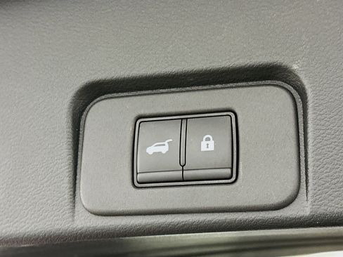 Used 2025 Nissan Rogue SV image 31