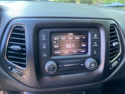 Used 2018 Jeep Compass Latitude AWD/4WD image 13