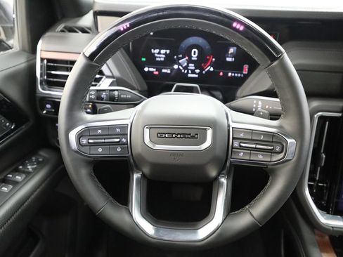 Used 2025 GMC Yukon XL Denali w/ Denali Reserve Package AWD/4WD image 3