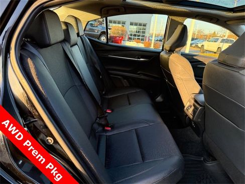 Used 2025 Toyota Camry XLE image 12