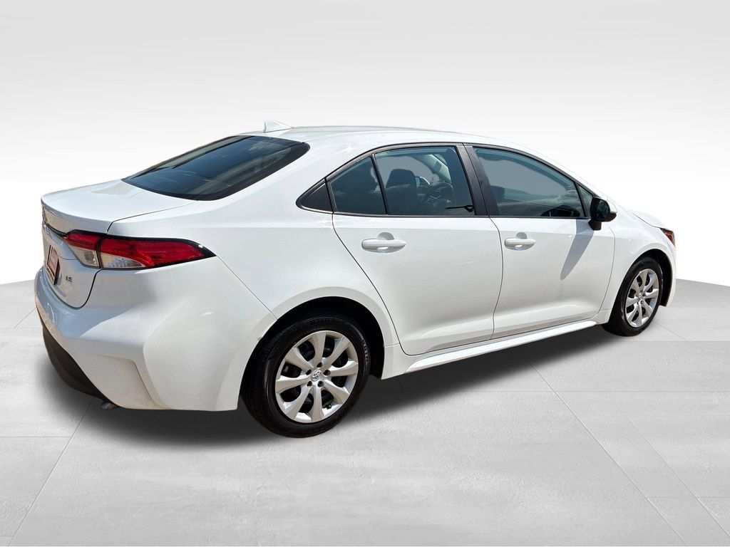 Used 2024 Toyota Corolla LE FWD image 5