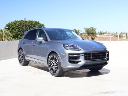 New 2026 Porsche Cayenne AWD/4WD image 7