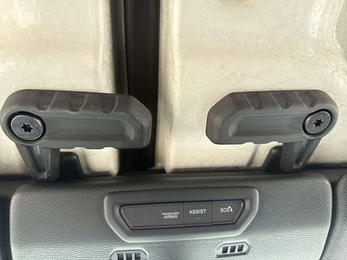 Used 2022 Jeep Wrangler Unlimited Sahara w/ LED Lighting Group AWD/4WD image 14