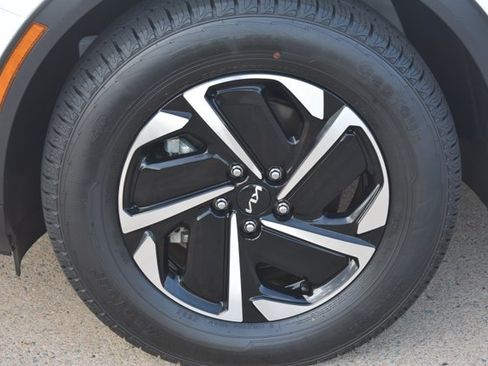 Used 2023 Kia Sportage LX AWD/4WD image 11