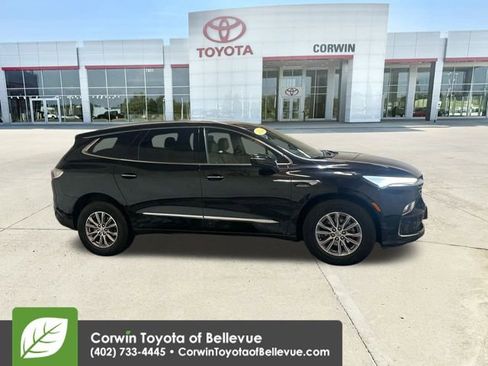 Used 2024 Buick Enclave Premium image 9