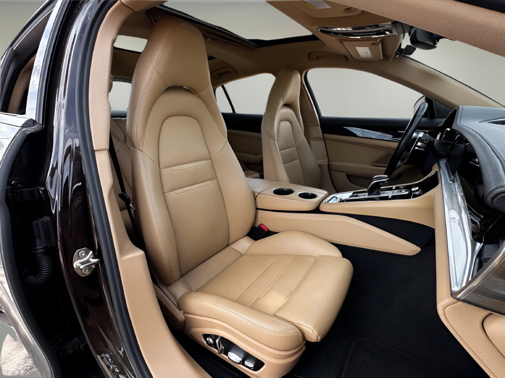 Used 2018 Porsche Panamera RWD image 19