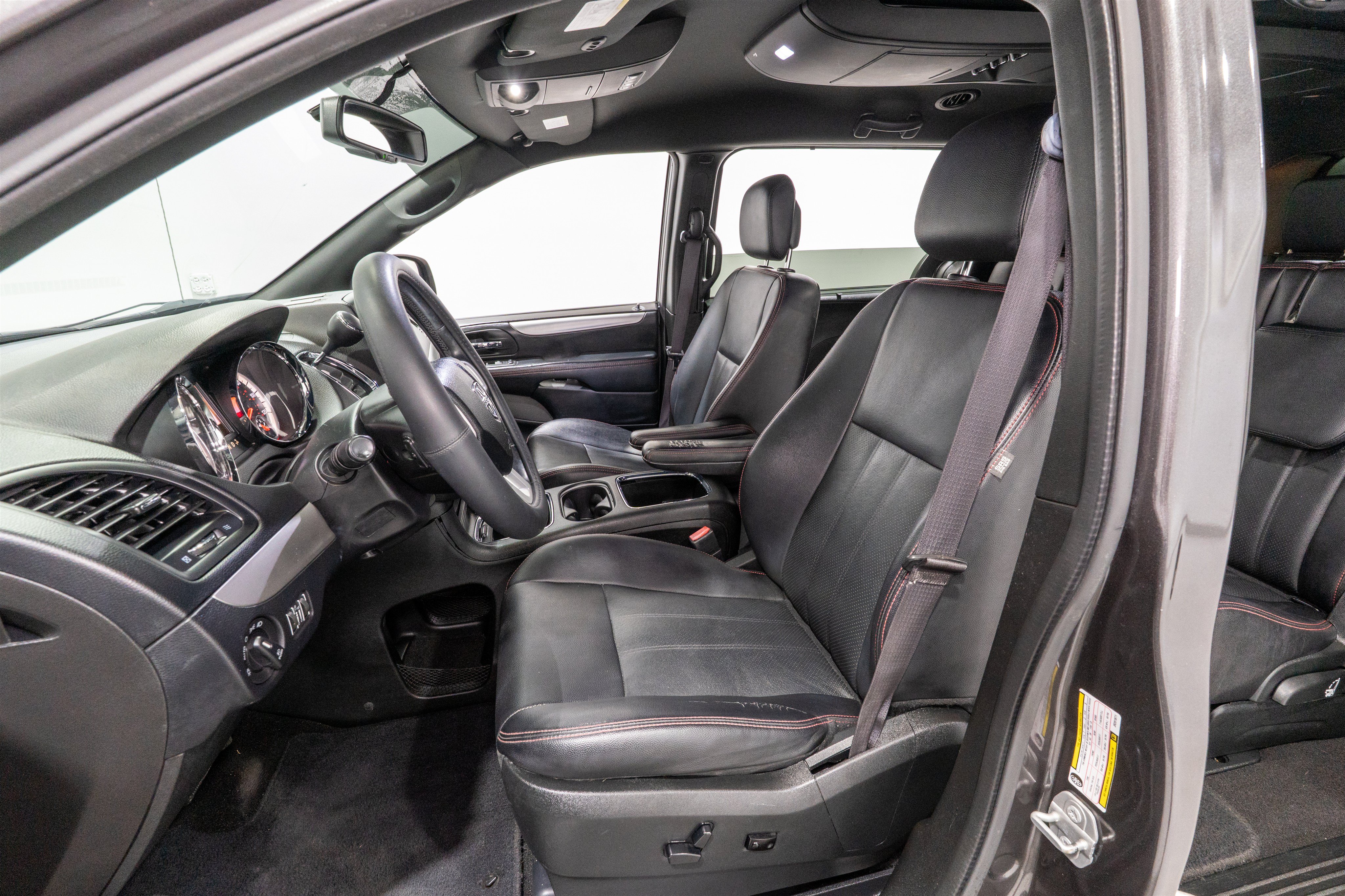 Used 2018 Dodge Grand Caravan GT FWD image 14