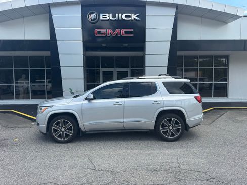 Used 2018 GMC Acadia Denali w/ Technology Package AWD/4WD image 5