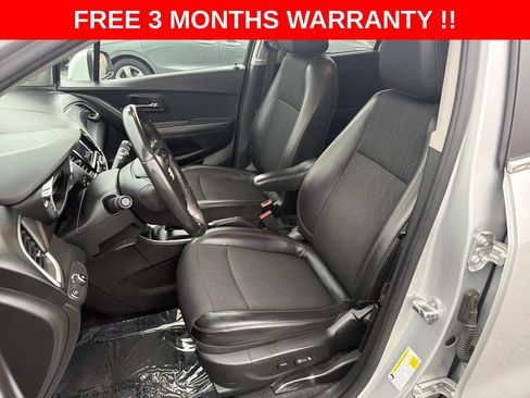 Used 2020 Chevrolet Trax LT w/ LT Convenience Package FWD image 14