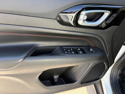 Used 2025 Jeep Compass Trailhawk w/ Trailhawk Elite Group image 20