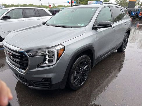 Used 2024 GMC Terrain SLE w/ Driver Convenience Package AWD/4WD image 1