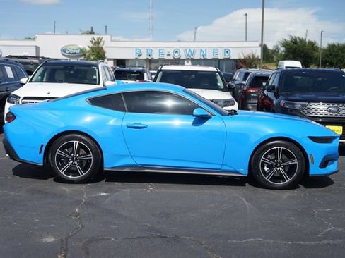 Used 2025 Ford Mustang Coupe RWD image 5