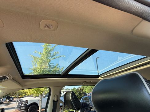 Used 2019 RAM 1500 Laramie AWD/4WD image 13