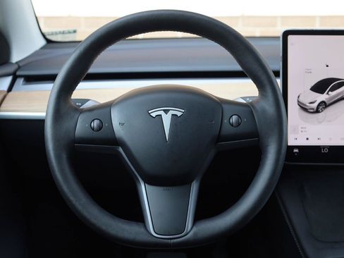 Used 2023 Tesla Model Y AWD image 28