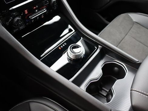 New 2025 Jeep Grand Cherokee Altitude image 21