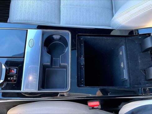 Used 2022 Land Rover Range Rover Velar R-Dynamic HSE image 37
