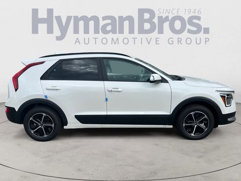 New 2025 Kia Niro EX image 2