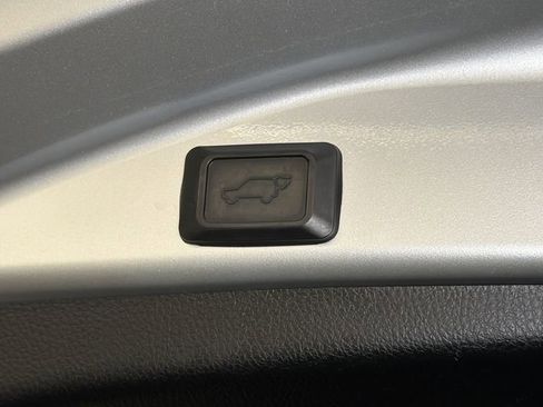 Used 2016 Toyota RAV4 Limited image 15