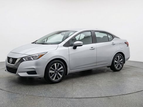 Used 2025 Nissan Versa SV image 3