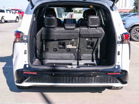 Certified 2024 Toyota Sienna XSE w/ XSE Premium Package FWD image 28