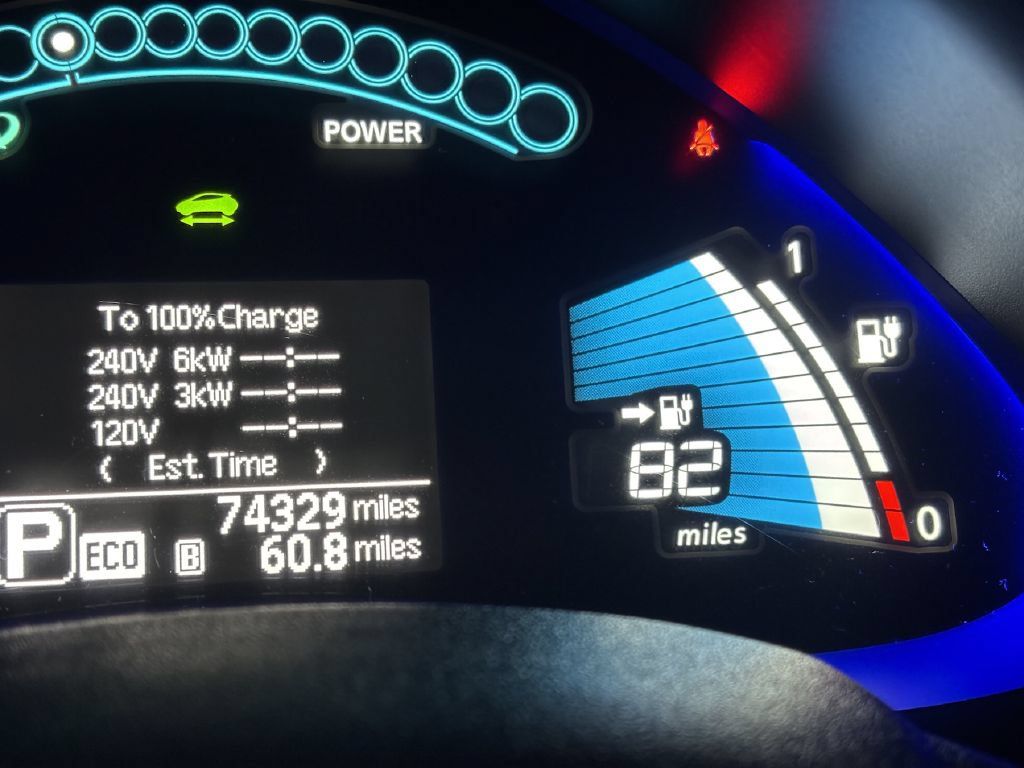 Used 2013 Nissan Leaf SL w/ Premium Pkg FWD image 2