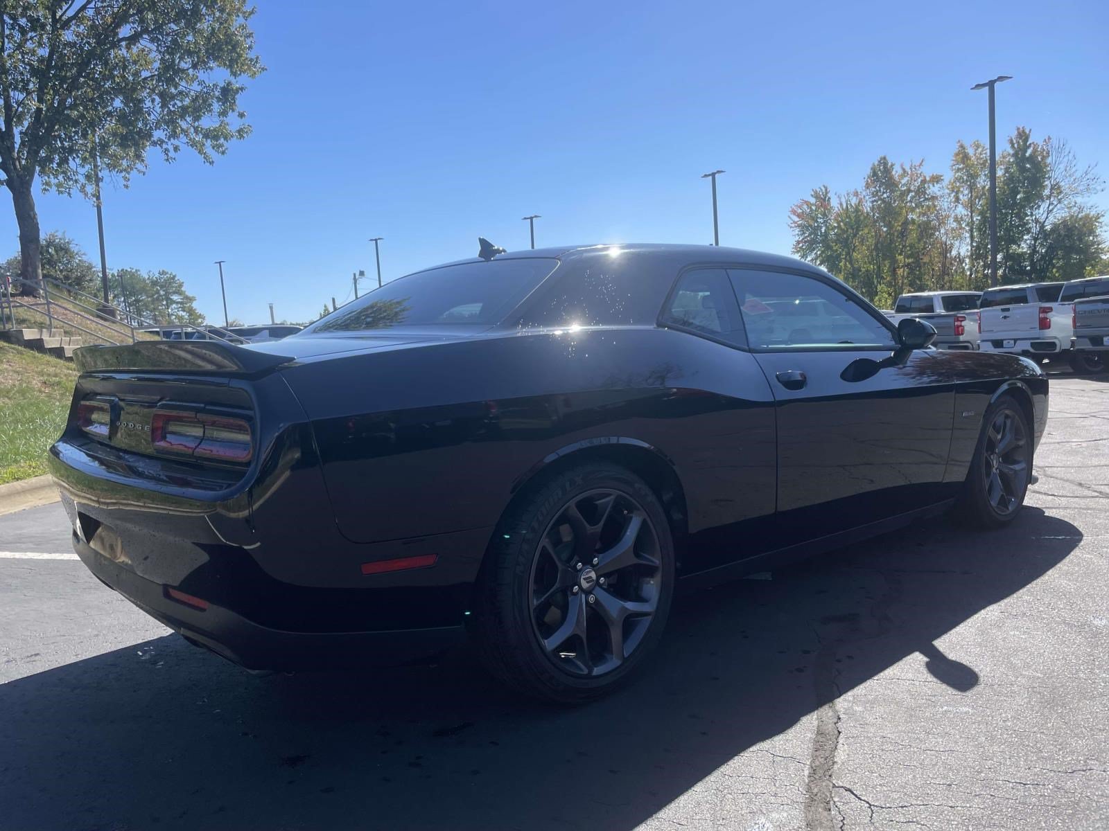 Used 2019 Dodge Challenger R/T w/ Cold Weather Group RWD image 4