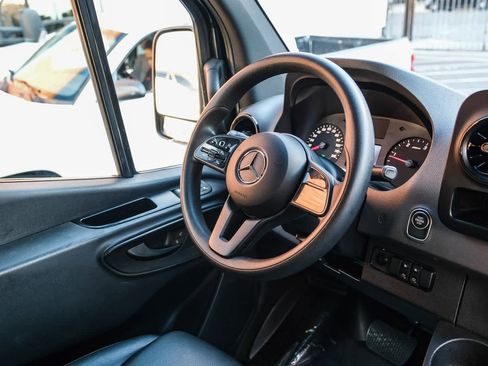 Used 2023 Mercedes-Benz Sprinter 3500 image 16