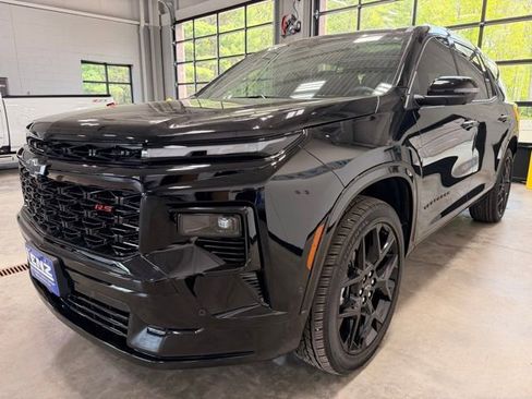 Used 2025 Chevrolet Traverse RS AWD/4WD image 4