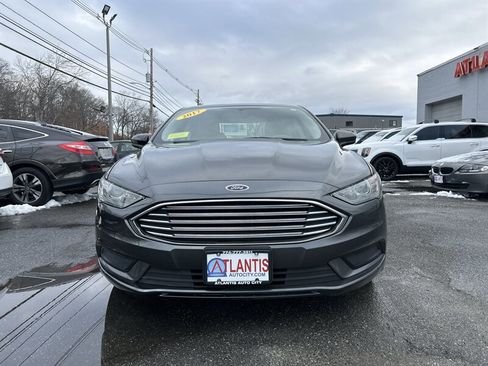 Used 2017 Ford Fusion SE image 2