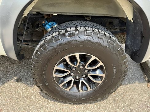 Used 2014 Ford F150 Raptor w/ Equipment Group 801A Luxury AWD/4WD image 16
