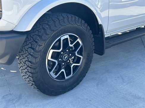 Used 2024 Ford Bronco Outer Banks image 9