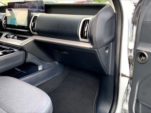 Certified 2025 Ford Expedition Max Active image 17