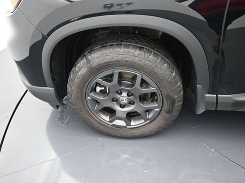 Used 2025 Honda Pilot TrailSport image 16