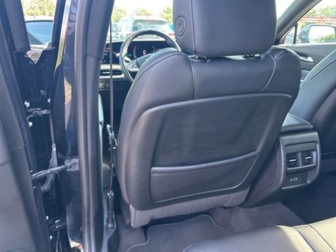 Used 2024 Cadillac XT4 Premium Luxury image 37