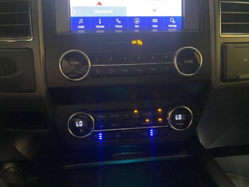 Used 2020 Ford Expedition XLT w/ Equipment Group 202A AWD/4WD image 13