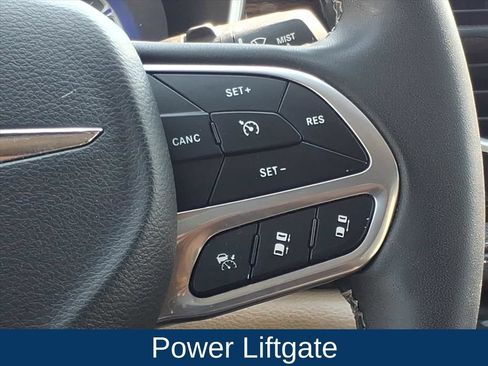 Used 2023 Chrysler Pacifica Limited FWD image 12
