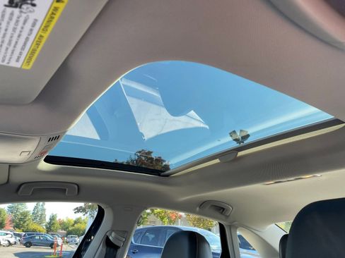 Used 2025 Volkswagen Jetta SE image 28