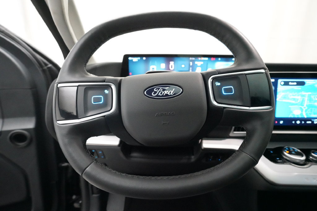 Used 2025 Ford Expedition Max Active AWD/4WD image 4