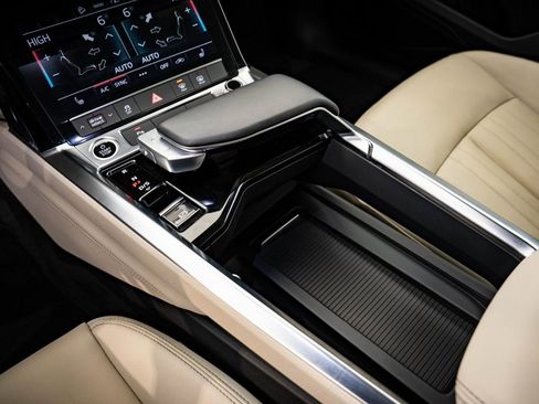 Used 2021 Audi e-tron Premium w/ Convenience Plus Package image 32