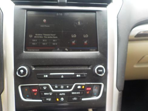 Used 2016 Ford Fusion SE w/ Equipment Group 202A FWD image 18
