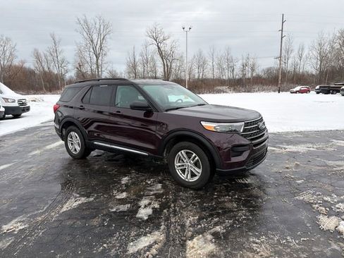 Used 2022 Ford Explorer XLT image 11