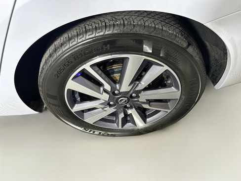 Used 2025 Nissan Versa SV image 11