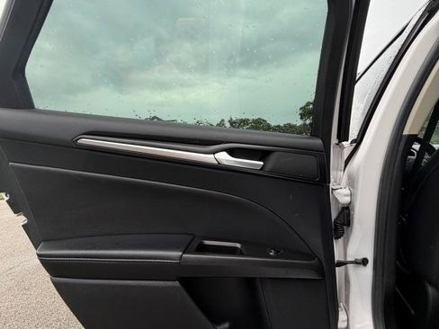 Used 2019 Ford Fusion Titanium FWD image 11