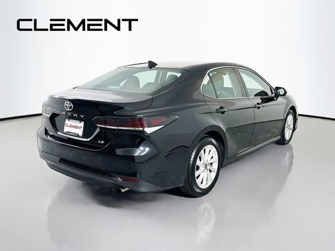 Used 2022 Toyota Camry LE image 6