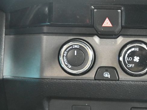 Used 2016 Toyota Tacoma TRD Off-Road w/ Towing Package AWD/4WD image 34