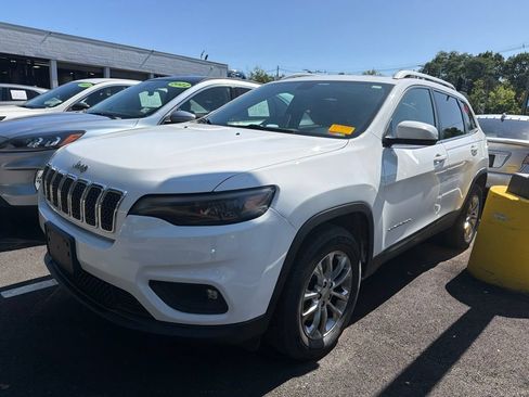 Used 2019 Jeep Cherokee Latitude Plus w/ Comfort/Convenience Group AWD/4WD image 2