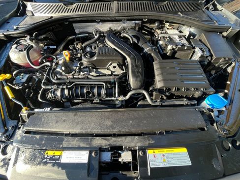 Used 2025 Volkswagen Jetta SE image 32