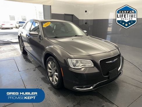 Used 2019 Chrysler 300 Limited image 1