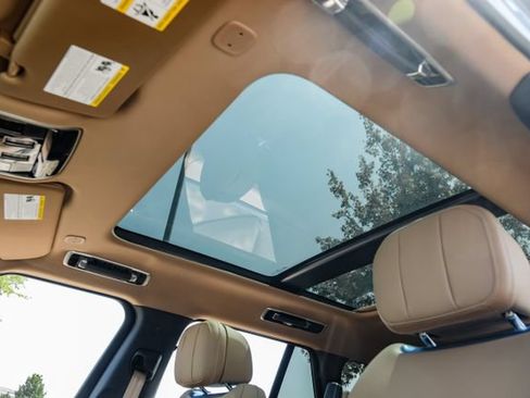 New 2026 Land Rover Range Rover SE AWD/4WD image 5